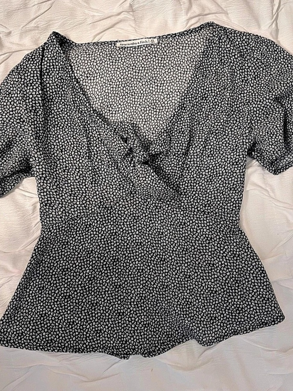 Abercrombie & Fitch Floral Wrap Blouse in Black & White Size XS